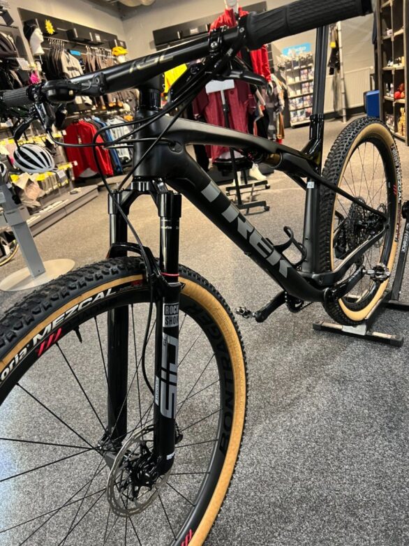 Trek Supercaliber 9.9 XX1 AXS DEMO Matte Raw Carbon/Gloss Trek Bl 2024