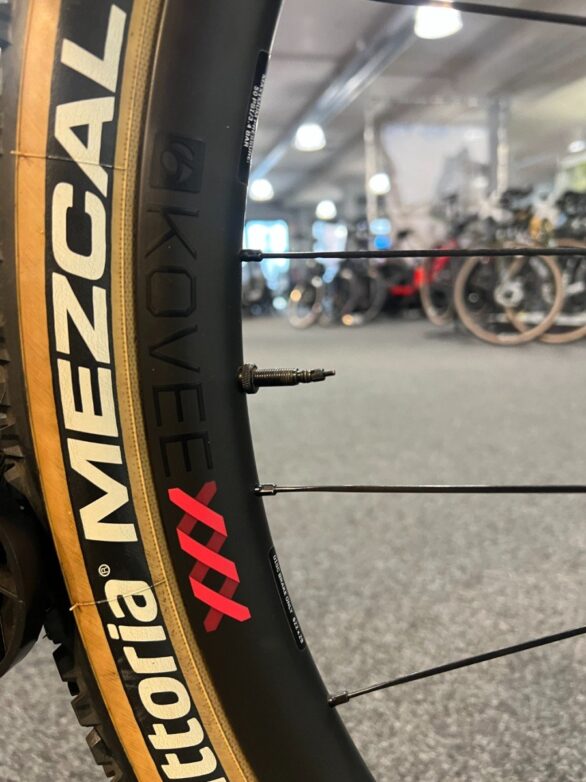 Trek Supercaliber 9.9 XX1 AXS DEMO Matte Raw Carbon/Gloss Trek Bl 2024